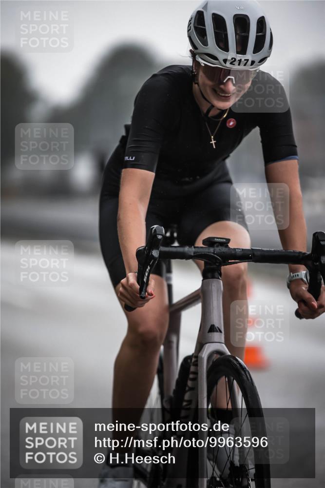 16.08.2026 - KN Förde Triathlon 2026 H.Heesch http://msf.ph/oto/9963596 16.08.2026 09:31:35 Radfahren 217, 222 meine-sportfotos.de