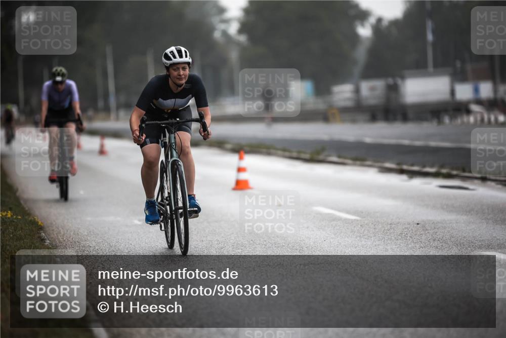 16.08.2026 - KN Förde Triathlon 2026 H.Heesch http://msf.ph/oto/9963613 16.08.2026 09:31:53 Radfahren 106, 140, 242, 245 meine-sportfotos.de