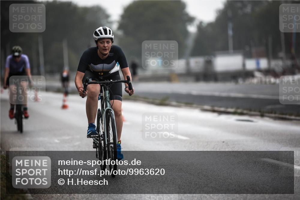 16.08.2026 - KN Förde Triathlon 2026 H.Heesch http://msf.ph/oto/9963620 16.08.2026 09:31:53 Radfahren 106, 140, 242, 245 meine-sportfotos.de