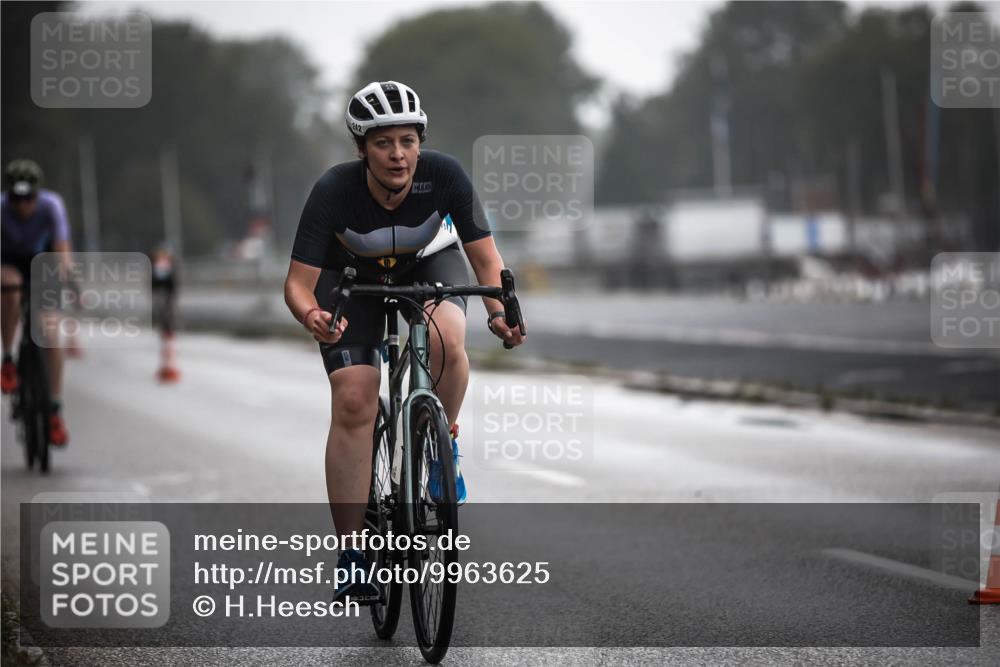 16.08.2026 - KN Förde Triathlon 2026 H.Heesch http://msf.ph/oto/9963625 16.08.2026 09:31:53 Radfahren 106, 140, 242, 245 meine-sportfotos.de