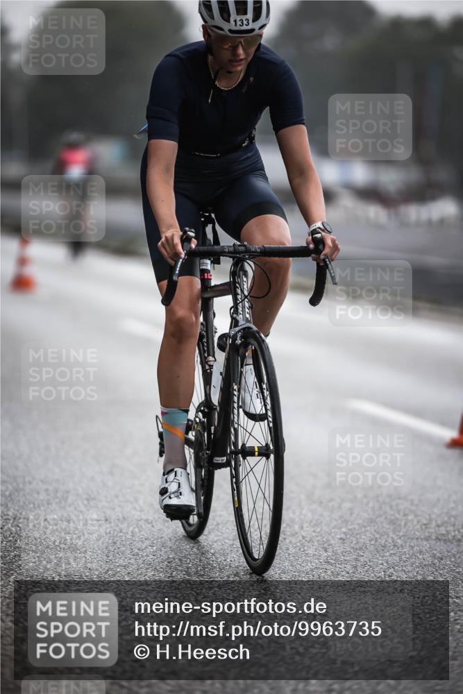 16.08.2026 - KN Förde Triathlon 2026 H.Heesch http://msf.ph/oto/9963735 16.08.2026 09:32:23 Radfahren 133, 232, 262 meine-sportfotos.de