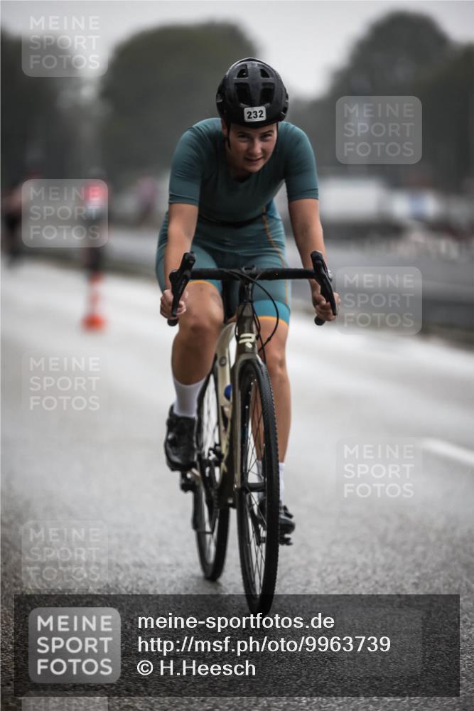 16.08.2026 - KN Förde Triathlon 2026 H.Heesch http://msf.ph/oto/9963739 16.08.2026 09:32:24 Radfahren 133, 232, 262 meine-sportfotos.de