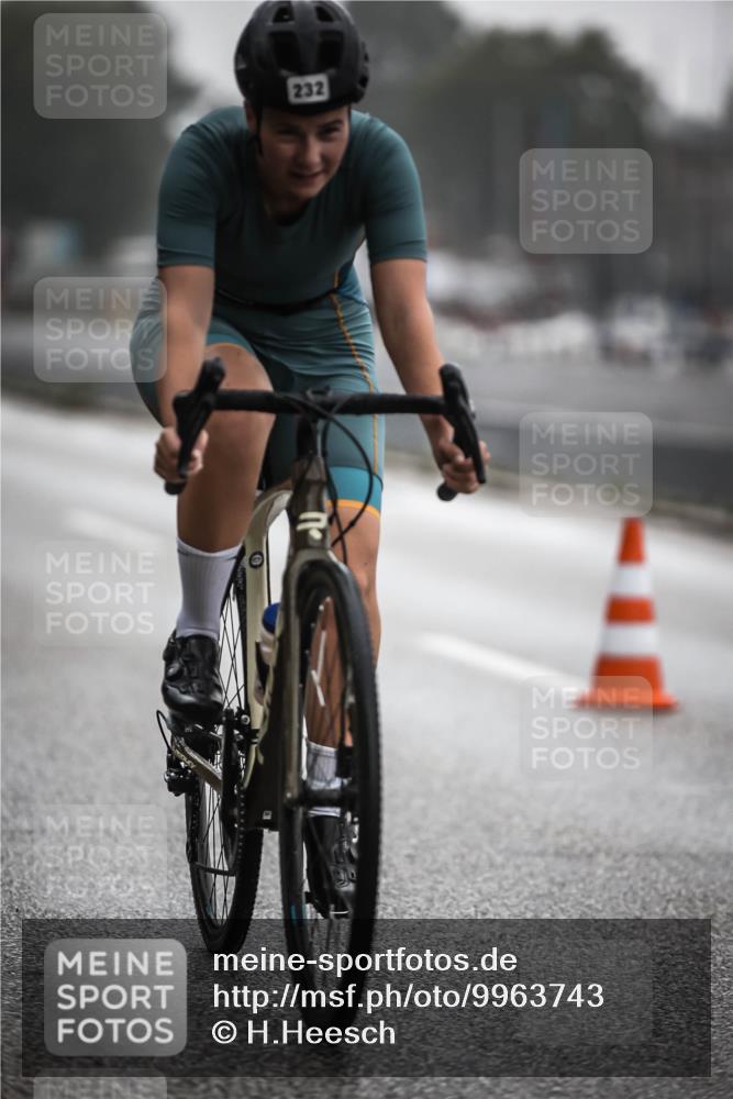 16.08.2026 - KN Förde Triathlon 2026 H.Heesch http://msf.ph/oto/9963743 16.08.2026 09:32:24 Radfahren 133, 232, 262 meine-sportfotos.de