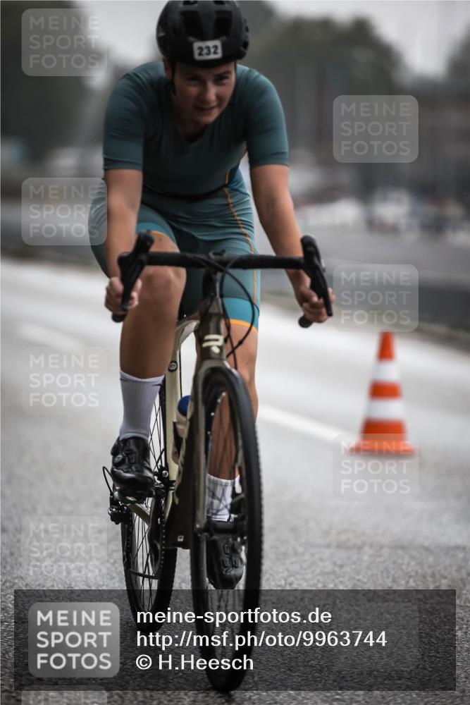 16.08.2026 - KN Förde Triathlon 2026 H.Heesch http://msf.ph/oto/9963744 16.08.2026 09:32:24 Radfahren 133, 232, 262 meine-sportfotos.de
