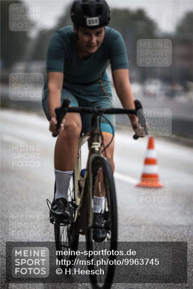 16.08.2026 - KN Förde Triathlon 2026 H.Heesch http://msf.ph/oto/9963745 16.08.2026 09:32:24 Radfahren 133, 232, 262 meine-sportfotos.de