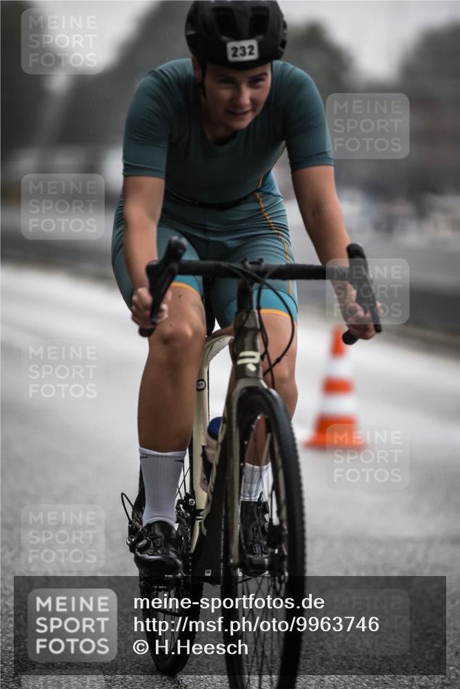 16.08.2026 - KN Förde Triathlon 2026 H.Heesch http://msf.ph/oto/9963746 16.08.2026 09:32:24 Radfahren 133, 232, 262 meine-sportfotos.de