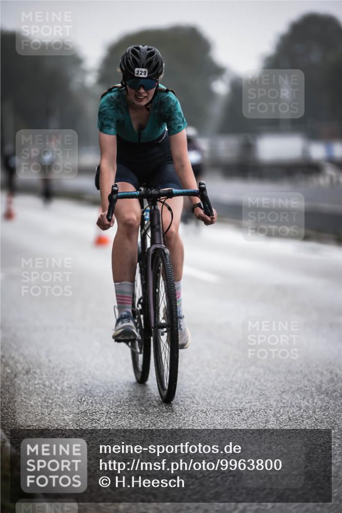16.08.2026 - KN Förde Triathlon 2026 H.Heesch http://msf.ph/oto/9963800 16.08.2026 09:32:47 Radfahren 158, 162, 229, 238, 240, 251 meine-sportfotos.de