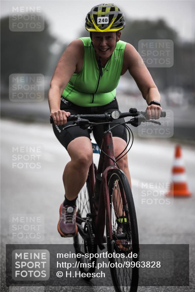 16.08.2026 - KN Förde Triathlon 2026 H.Heesch http://msf.ph/oto/9963828 16.08.2026 09:32:50 Radfahren 158, 229, 240, 251 meine-sportfotos.de