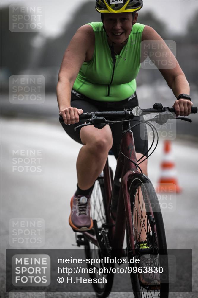 16.08.2026 - KN Förde Triathlon 2026 H.Heesch http://msf.ph/oto/9963830 16.08.2026 09:32:50 Radfahren 158, 229, 240, 251 meine-sportfotos.de