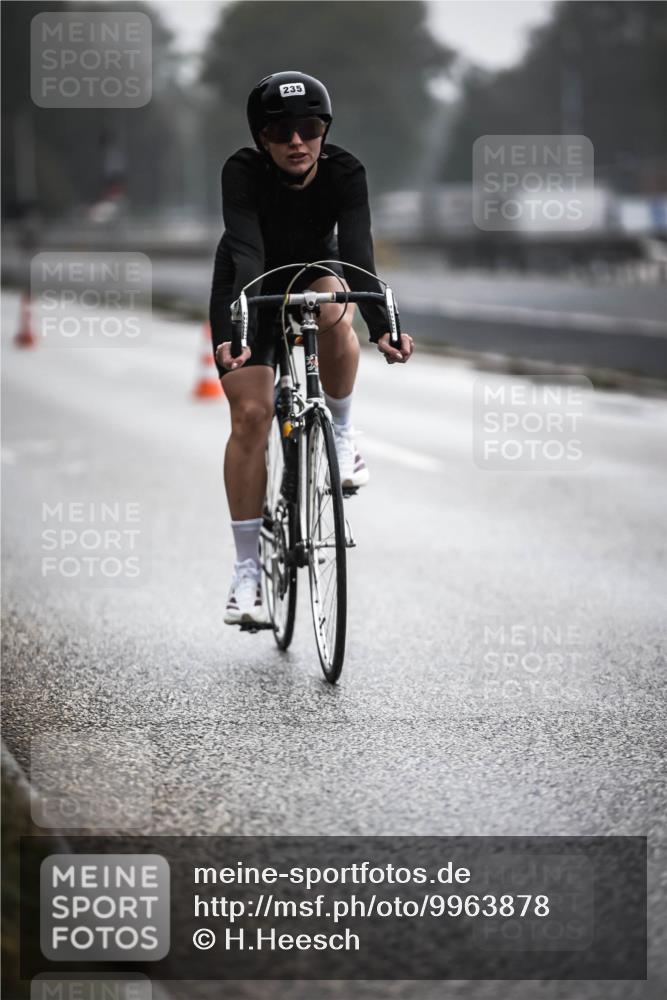 16.08.2026 - KN Förde Triathlon 2026 H.Heesch http://msf.ph/oto/9963878 16.08.2026 09:33:04 Radfahren 135, 235, 254 meine-sportfotos.de