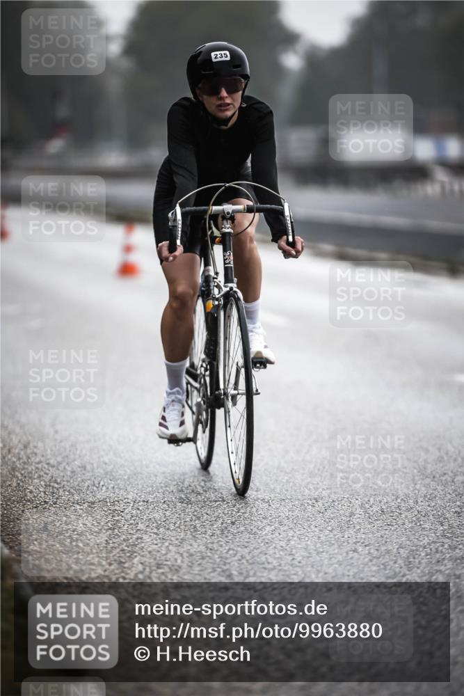 16.08.2026 - KN Förde Triathlon 2026 H.Heesch http://msf.ph/oto/9963880 16.08.2026 09:33:04 Radfahren 135, 235, 254 meine-sportfotos.de