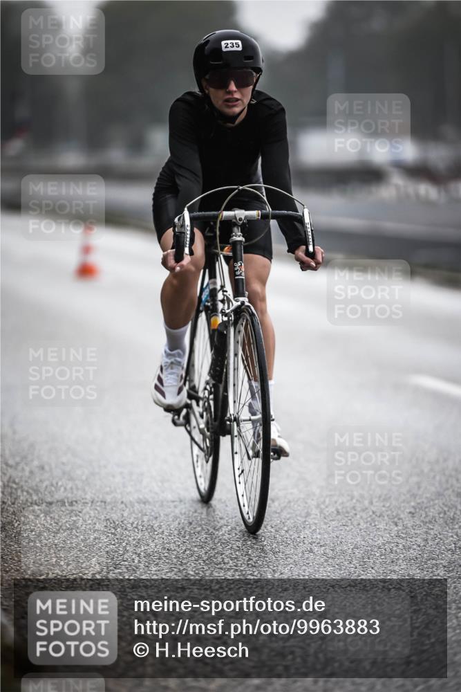 16.08.2026 - KN Förde Triathlon 2026 H.Heesch http://msf.ph/oto/9963883 16.08.2026 09:33:04 Radfahren 135, 235, 254 meine-sportfotos.de