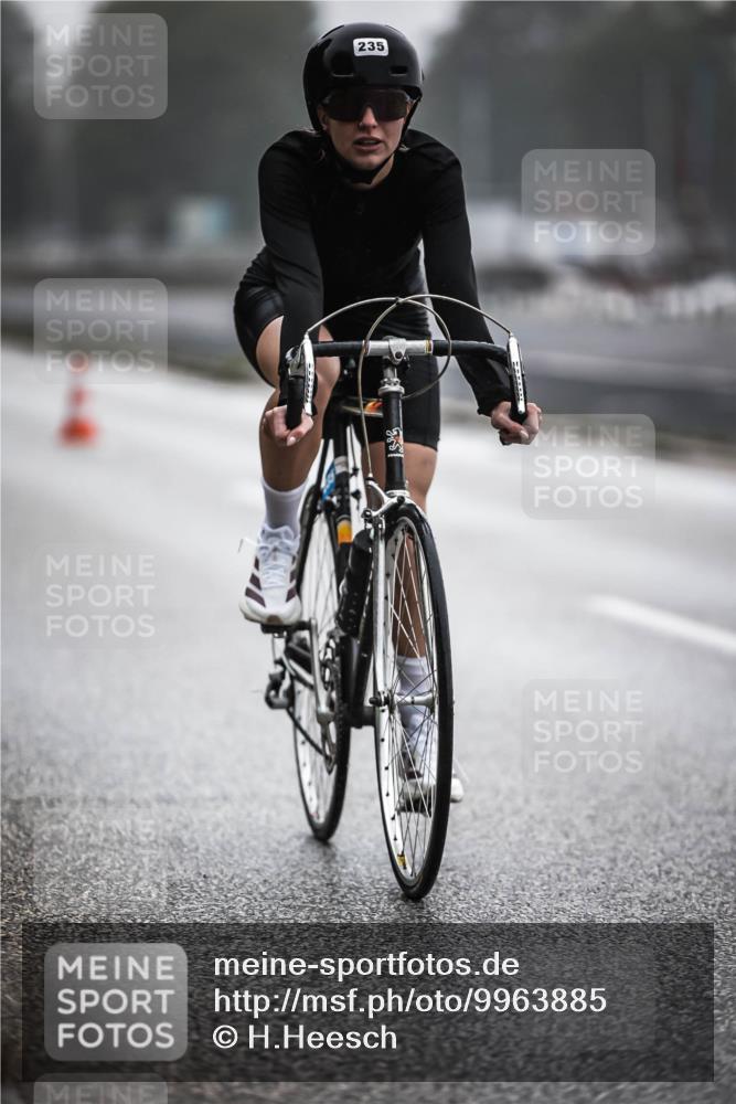 16.08.2026 - KN Förde Triathlon 2026 H.Heesch http://msf.ph/oto/9963885 16.08.2026 09:33:04 Radfahren 135, 235, 254 meine-sportfotos.de