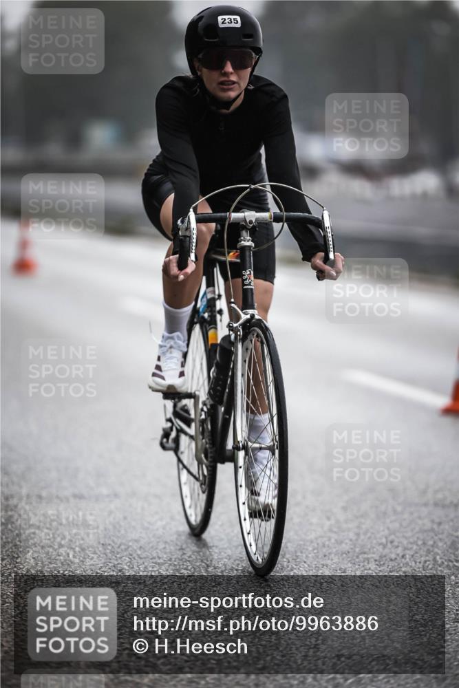 16.08.2026 - KN Förde Triathlon 2026 H.Heesch http://msf.ph/oto/9963886 16.08.2026 09:33:04 Radfahren 135, 235, 254 meine-sportfotos.de