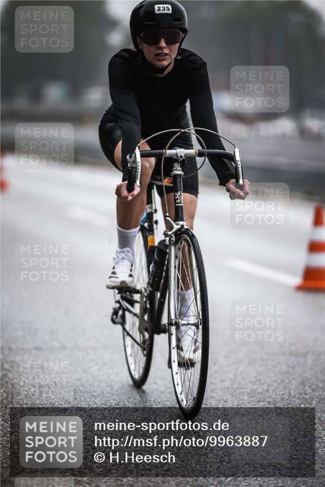16.08.2026 - KN Förde Triathlon 2026 H.Heesch http://msf.ph/oto/9963887 16.08.2026 09:33:04 Radfahren 135, 235, 254 meine-sportfotos.de
