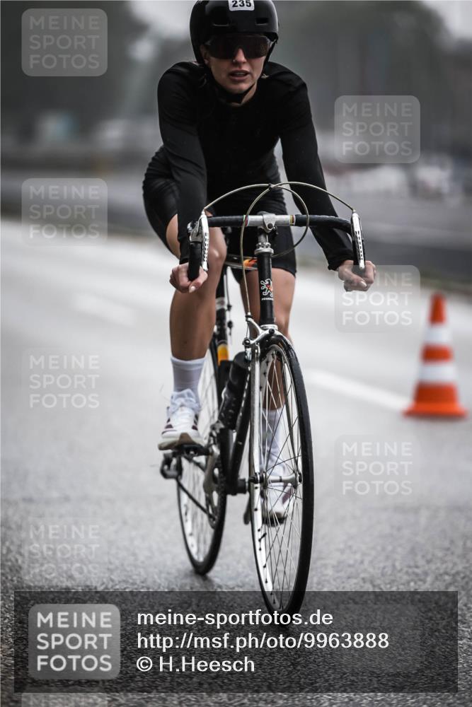 16.08.2026 - KN Förde Triathlon 2026 H.Heesch http://msf.ph/oto/9963888 16.08.2026 09:33:04 Radfahren 135, 235, 254 meine-sportfotos.de