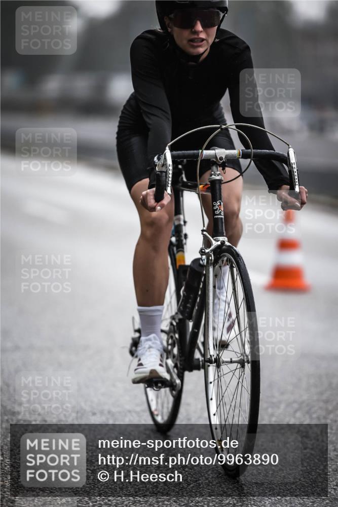 16.08.2026 - KN Förde Triathlon 2026 H.Heesch http://msf.ph/oto/9963890 16.08.2026 09:33:04 Radfahren 135, 235, 254 meine-sportfotos.de