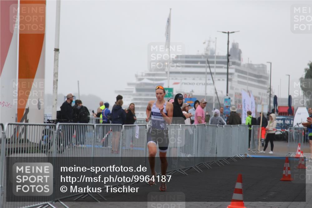 16.08.2026 - KN Förde Triathlon 2026 Markus Tischler http://msf.ph/oto/9964187 16.08.2026 09:50:15 Ziel  meine-sportfotos.de