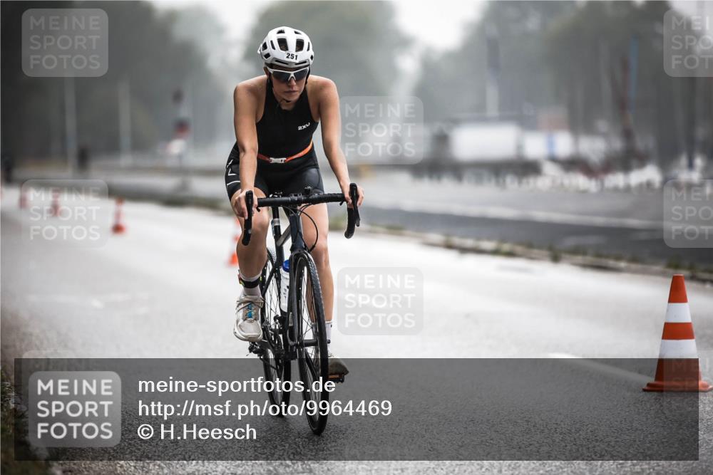16.08.2026 - KN Förde Triathlon 2026 H.Heesch http://msf.ph/oto/9964469 16.08.2026 09:35:29 Radfahren 112, 123, 131, 172, 251 meine-sportfotos.de