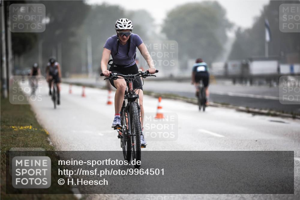 16.08.2026 - KN Förde Triathlon 2026 H.Heesch http://msf.ph/oto/9964501 16.08.2026 09:35:38 Radfahren 135, 246, 252, 263 meine-sportfotos.de