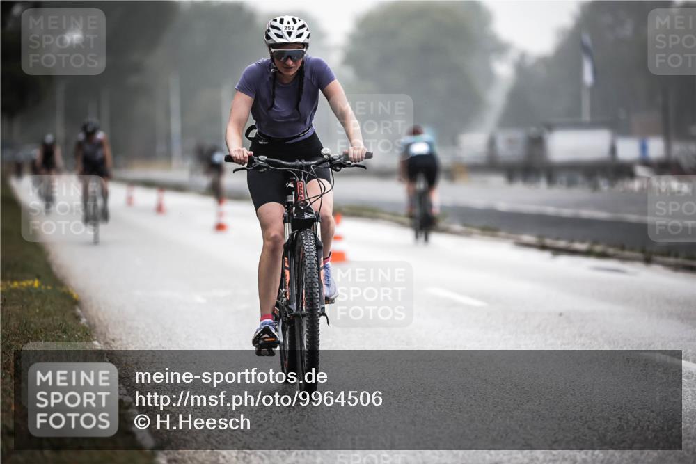 16.08.2026 - KN Förde Triathlon 2026 H.Heesch http://msf.ph/oto/9964506 16.08.2026 09:35:39 Radfahren 135, 246, 252, 263 meine-sportfotos.de