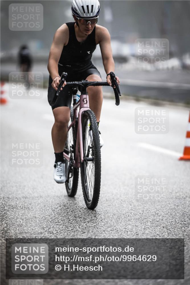 16.08.2026 - KN Förde Triathlon 2026 H.Heesch http://msf.ph/oto/9964629 16.08.2026 09:36:01 Radfahren 150, 164, 166, 178, 187, 198, 247, 261 meine-sportfotos.de
