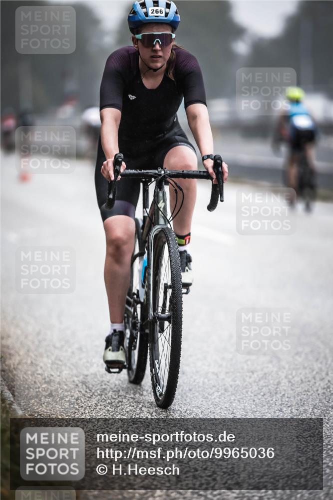 16.08.2026 - KN Förde Triathlon 2026 H.Heesch http://msf.ph/oto/9965036 16.08.2026 09:38:04 Radfahren 142, 172, 184, 264, 266 meine-sportfotos.de