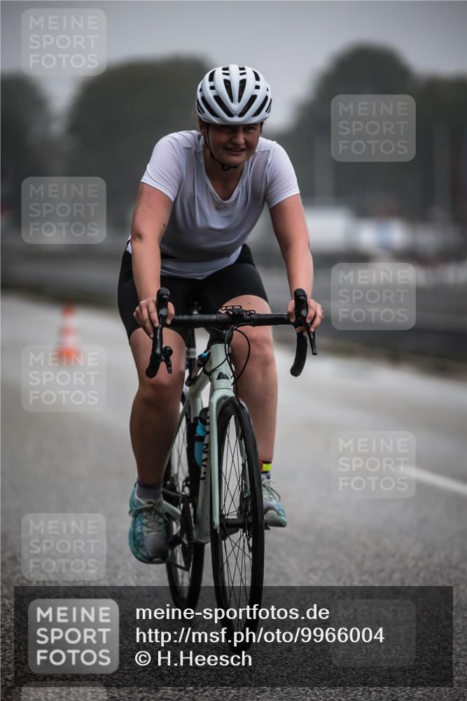 16.08.2026 - KN Förde Triathlon 2026 H.Heesch http://msf.ph/oto/9966004 16.08.2026 09:27:32 Radfahren 121, 138, 171, 172, 176, 180, 230 meine-sportfotos.de