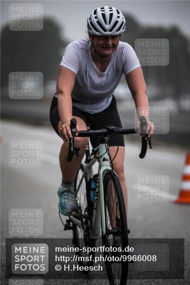 16.08.2026 - KN Förde Triathlon 2026 H.Heesch http://msf.ph/oto/9966008 16.08.2026 09:27:32 Radfahren 121, 138, 171, 172, 176, 180, 230 meine-sportfotos.de