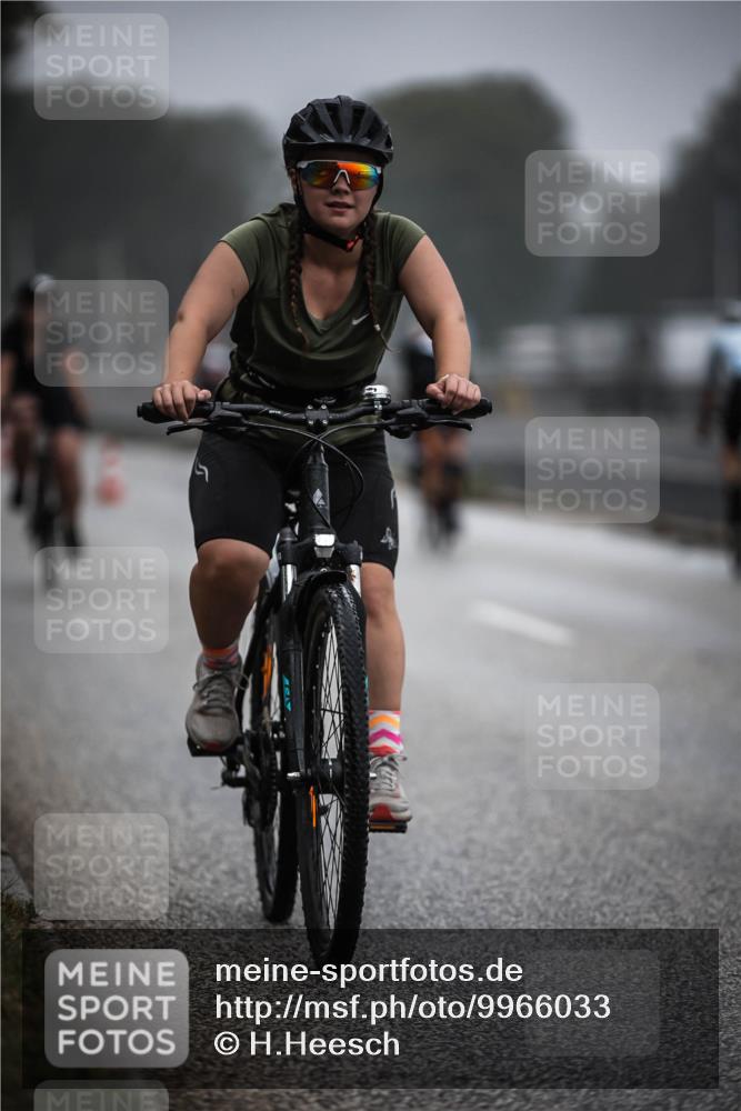16.08.2026 - KN Förde Triathlon 2026 H.Heesch http://msf.ph/oto/9966033 16.08.2026 09:27:38 Radfahren 108, 156, 205, 230 meine-sportfotos.de
