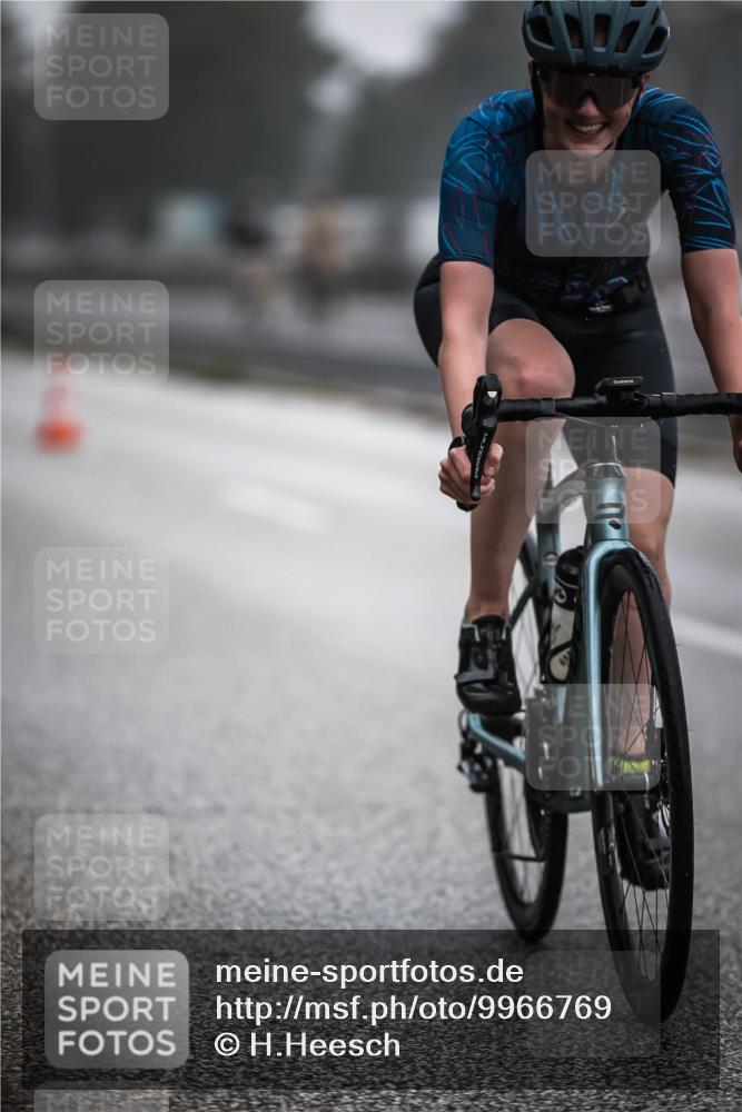16.08.2026 - KN Förde Triathlon 2026 H.Heesch http://msf.ph/oto/9966769 16.08.2026 09:30:21 Radfahren 142, 146, 235 meine-sportfotos.de