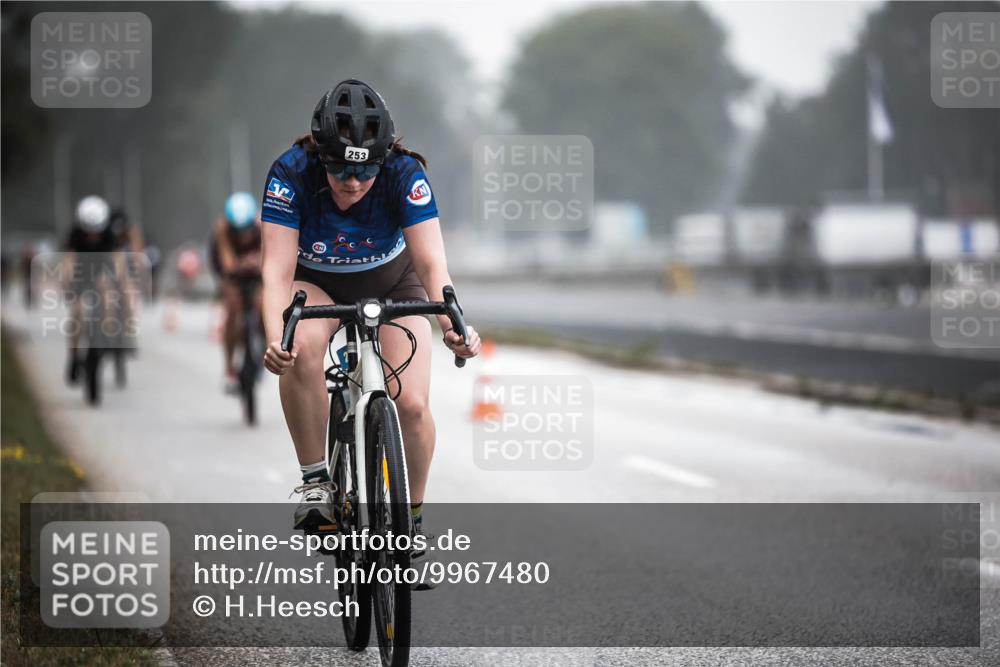 16.08.2026 - KN Förde Triathlon 2026 H.Heesch http://msf.ph/oto/9967480 16.08.2026 09:39:37 Radfahren 119, 227, 242, 253, 537 meine-sportfotos.de