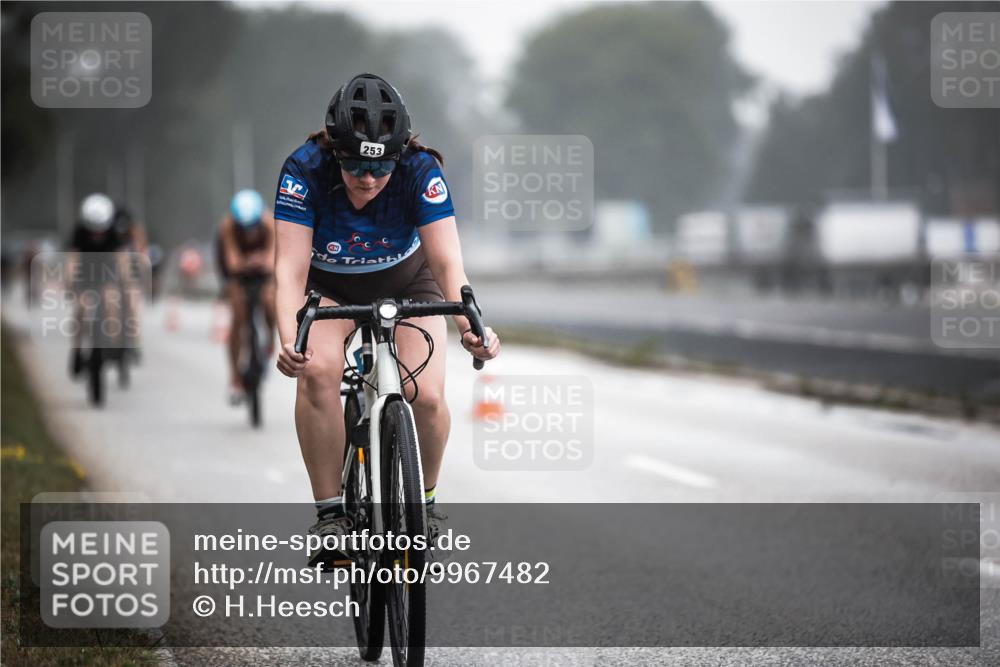 16.08.2026 - KN Förde Triathlon 2026 H.Heesch http://msf.ph/oto/9967482 16.08.2026 09:39:37 Radfahren 119, 227, 242, 253, 537 meine-sportfotos.de