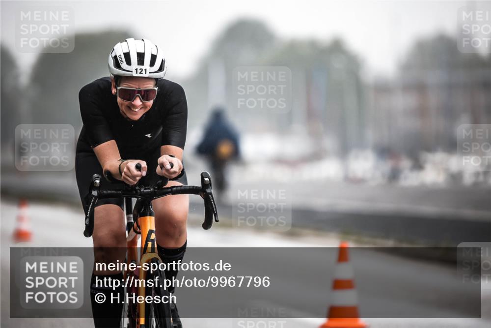 16.08.2026 - KN Förde Triathlon 2026 H.Heesch http://msf.ph/oto/9967796 16.08.2026 09:40:21 Radfahren 110, 121, 127, 140, 142, 148, 176, 191, 206 meine-sportfotos.de