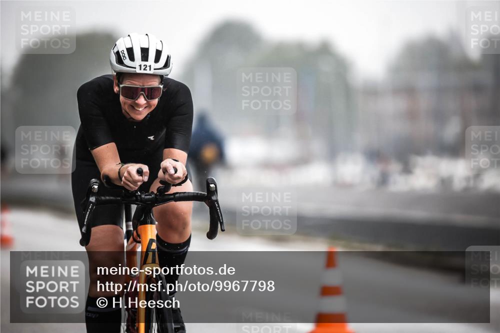16.08.2026 - KN Förde Triathlon 2026 H.Heesch http://msf.ph/oto/9967798 16.08.2026 09:40:21 Radfahren 110, 121, 127, 140, 142, 148, 176, 191, 206 meine-sportfotos.de