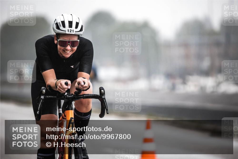 16.08.2026 - KN Förde Triathlon 2026 H.Heesch http://msf.ph/oto/9967800 16.08.2026 09:40:21 Radfahren 110, 121, 127, 140, 142, 148, 176, 191, 206 meine-sportfotos.de