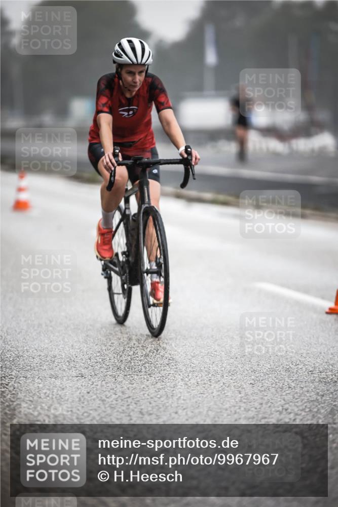 16.08.2026 - KN Förde Triathlon 2026 H.Heesch http://msf.ph/oto/9967967 16.08.2026 09:40:41 Radfahren 139, 184, 232 meine-sportfotos.de