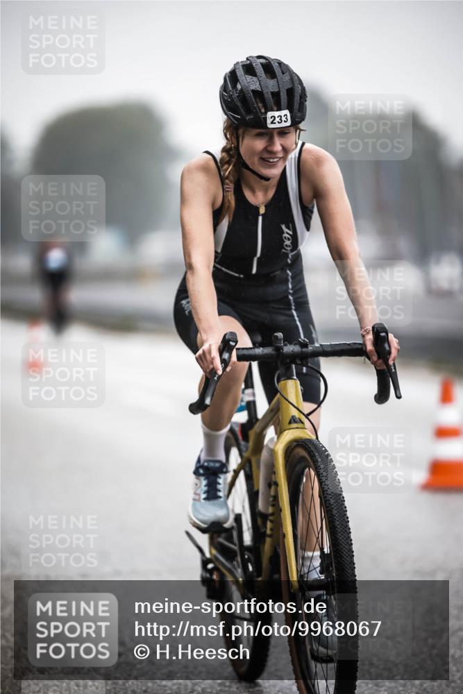 16.08.2026 - KN Förde Triathlon 2026 H.Heesch http://msf.ph/oto/9968067 16.08.2026 09:41:19 Radfahren 149, 205, 233, 234, 240, 264 meine-sportfotos.de
