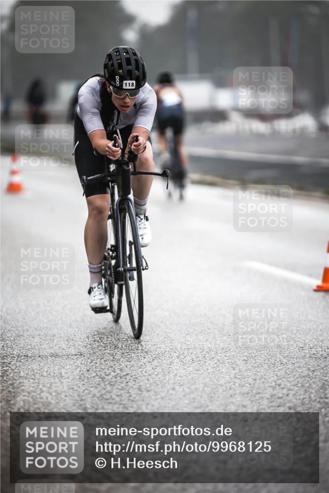 16.08.2026 - KN Förde Triathlon 2026 H.Heesch http://msf.ph/oto/9968125 16.08.2026 09:41:41 Radfahren 117, 118, 126, 129, 130, 171, 229 meine-sportfotos.de