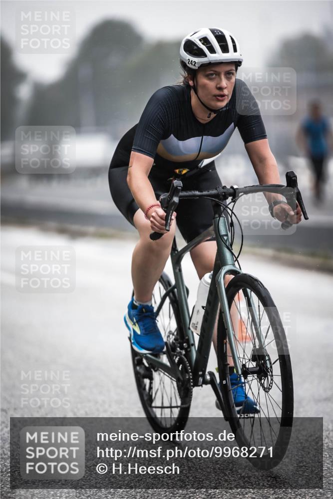 16.08.2026 - KN Förde Triathlon 2026 H.Heesch http://msf.ph/oto/9968271 16.08.2026 09:42:15 Radfahren 141, 226, 242 meine-sportfotos.de