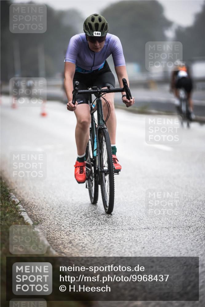 16.08.2026 - KN Förde Triathlon 2026 H.Heesch http://msf.ph/oto/9968437 16.08.2026 09:43:05 Radfahren 140, 214, 219, 223 meine-sportfotos.de