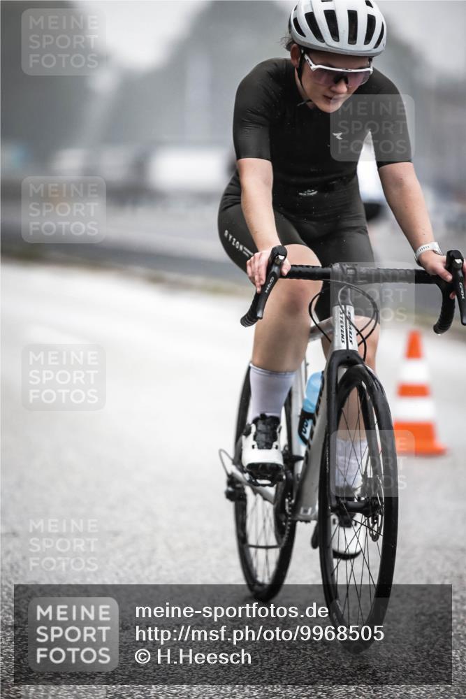 16.08.2026 - KN Förde Triathlon 2026 H.Heesch http://msf.ph/oto/9968505 16.08.2026 09:44:12 Radfahren 130, 131, 235, 245, 247, 251, 805 meine-sportfotos.de