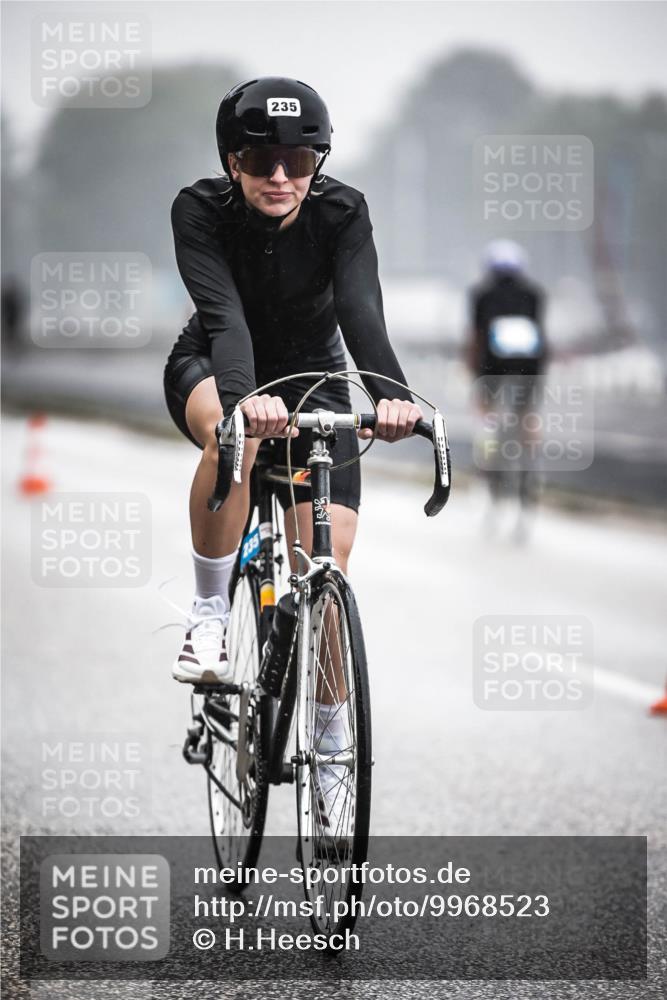 16.08.2026 - KN Förde Triathlon 2026 H.Heesch http://msf.ph/oto/9968523 16.08.2026 09:44:14 Radfahren 130, 131, 235, 245, 251, 805 meine-sportfotos.de
