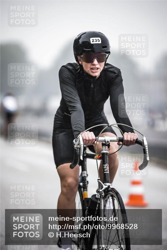 16.08.2026 - KN Förde Triathlon 2026 H.Heesch http://msf.ph/oto/9968528 16.08.2026 09:44:14 Radfahren 130, 131, 235, 245, 251, 805 meine-sportfotos.de
