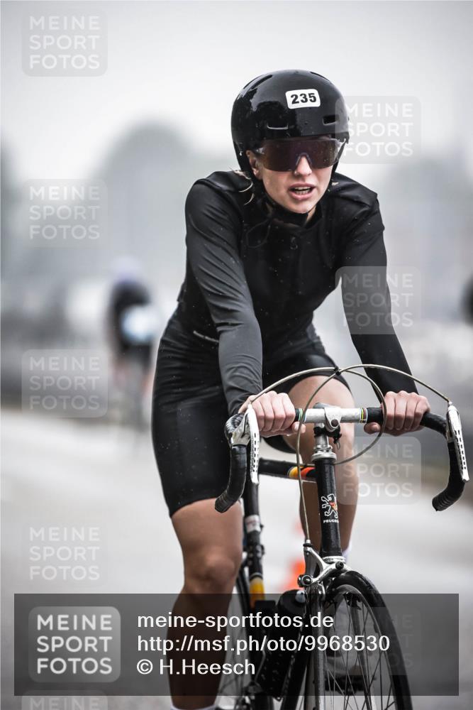 16.08.2026 - KN Förde Triathlon 2026 H.Heesch http://msf.ph/oto/9968530 16.08.2026 09:44:14 Radfahren 130, 131, 235, 245, 251, 805 meine-sportfotos.de