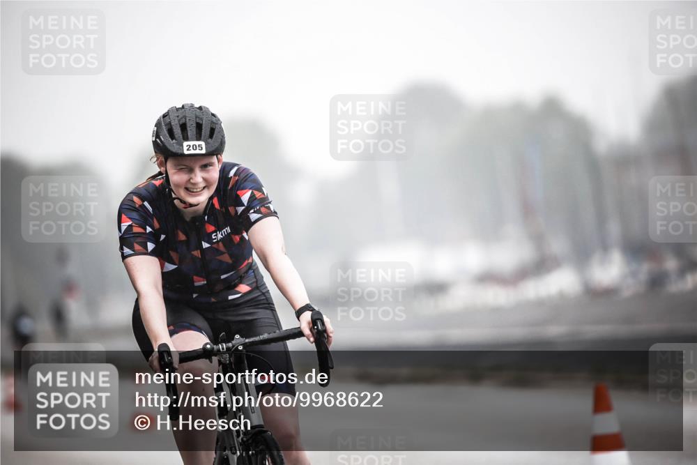 16.08.2026 - KN Förde Triathlon 2026 H.Heesch http://msf.ph/oto/9968622 16.08.2026 09:44:36 Radfahren 205, 213, 254 meine-sportfotos.de