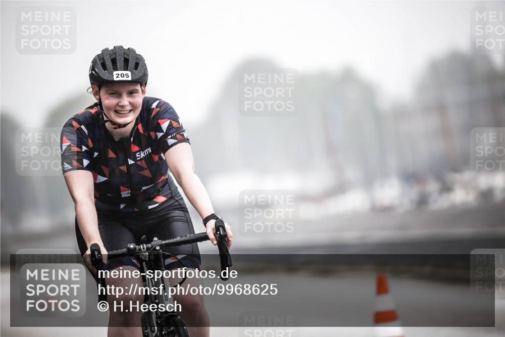 16.08.2026 - KN Förde Triathlon 2026 H.Heesch http://msf.ph/oto/9968625 16.08.2026 09:44:36 Radfahren 205, 213, 254 meine-sportfotos.de