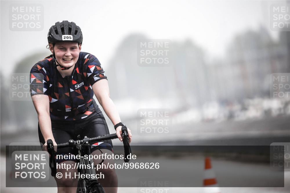 16.08.2026 - KN Förde Triathlon 2026 H.Heesch http://msf.ph/oto/9968626 16.08.2026 09:44:37 Radfahren 205, 213, 254 meine-sportfotos.de