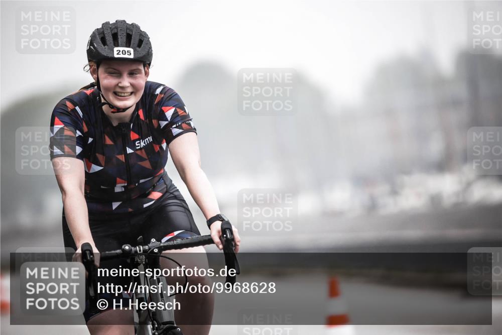 16.08.2026 - KN Förde Triathlon 2026 H.Heesch http://msf.ph/oto/9968628 16.08.2026 09:44:37 Radfahren 205, 213, 254 meine-sportfotos.de