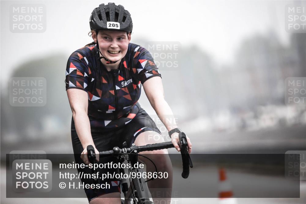 16.08.2026 - KN Förde Triathlon 2026 H.Heesch http://msf.ph/oto/9968630 16.08.2026 09:44:37 Radfahren 205, 213, 254 meine-sportfotos.de